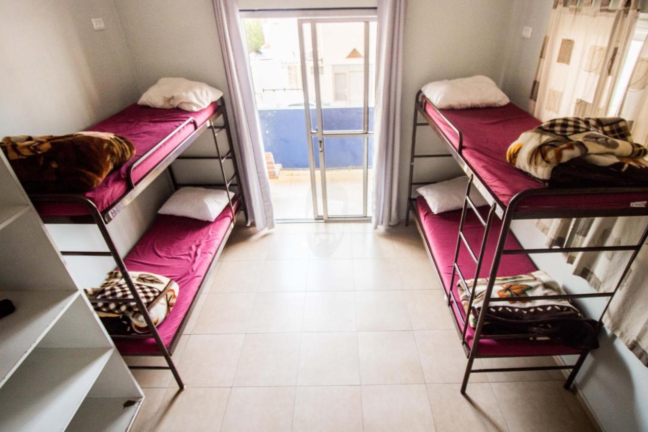 Hayarkon Hostel テル・アビブ エクステリア 写真